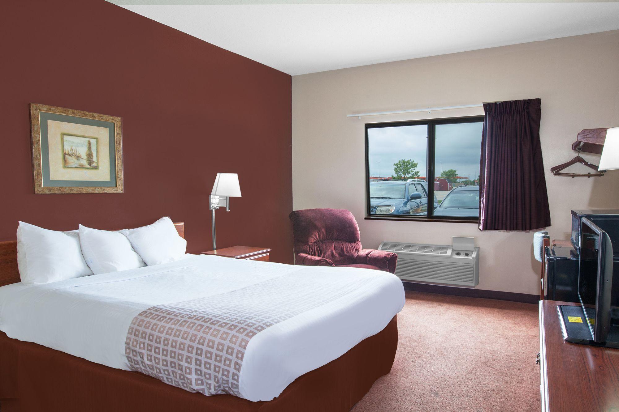 Super 8 By Wyndham Mason City Dış mekan fotoğraf