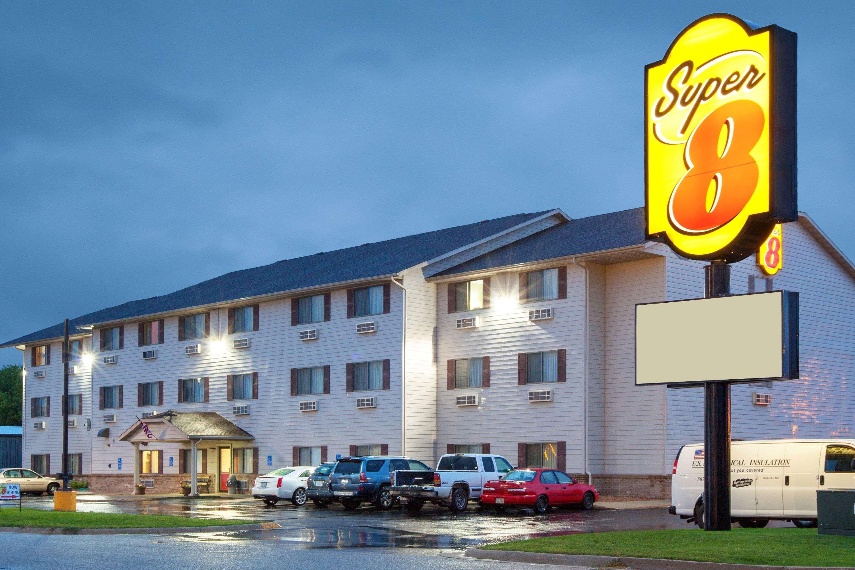 Super 8 By Wyndham Mason City Dış mekan fotoğraf